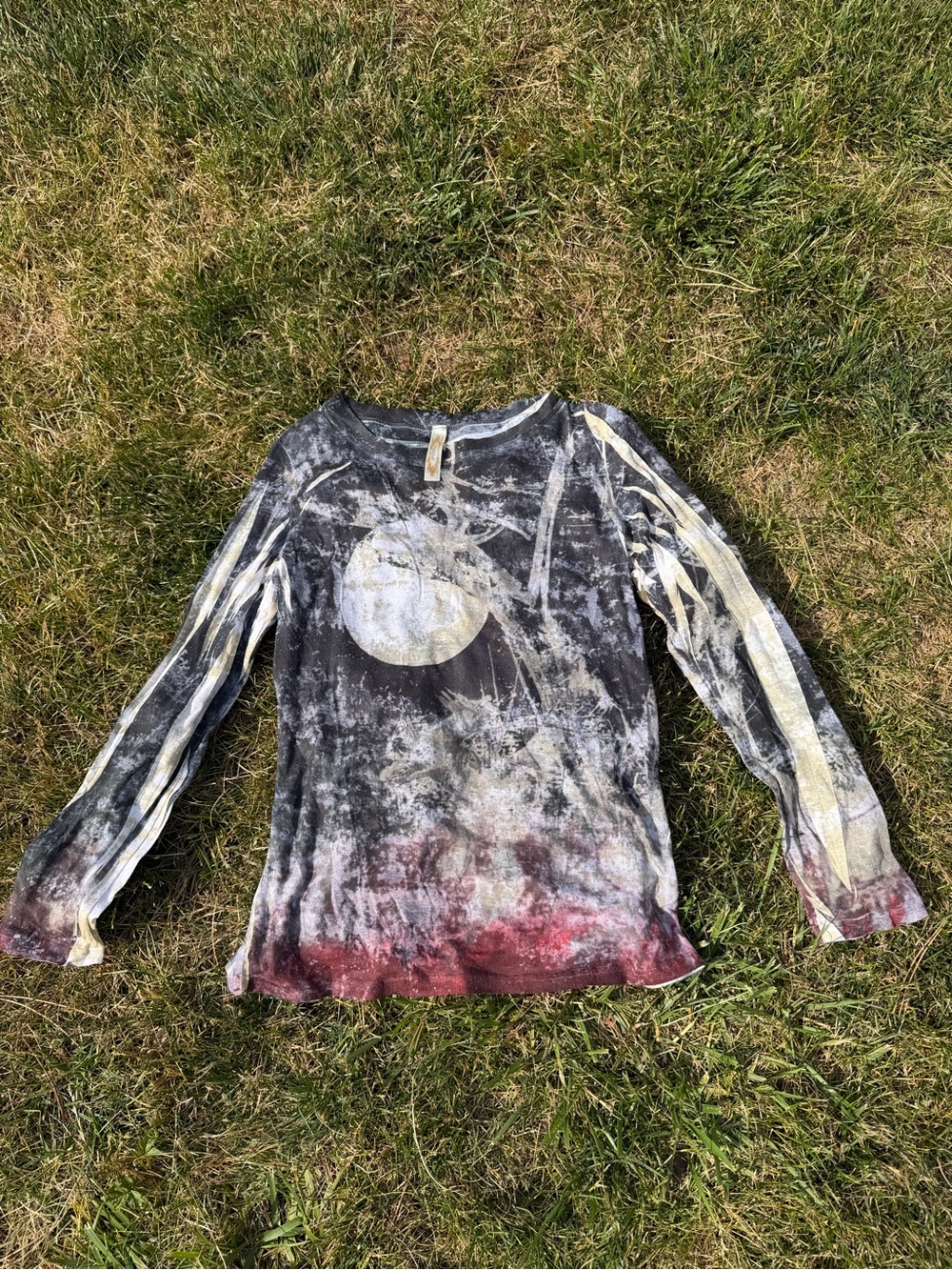 Long-Sleeve Tie-Dye Moon Graphic Top in Black and Red size small